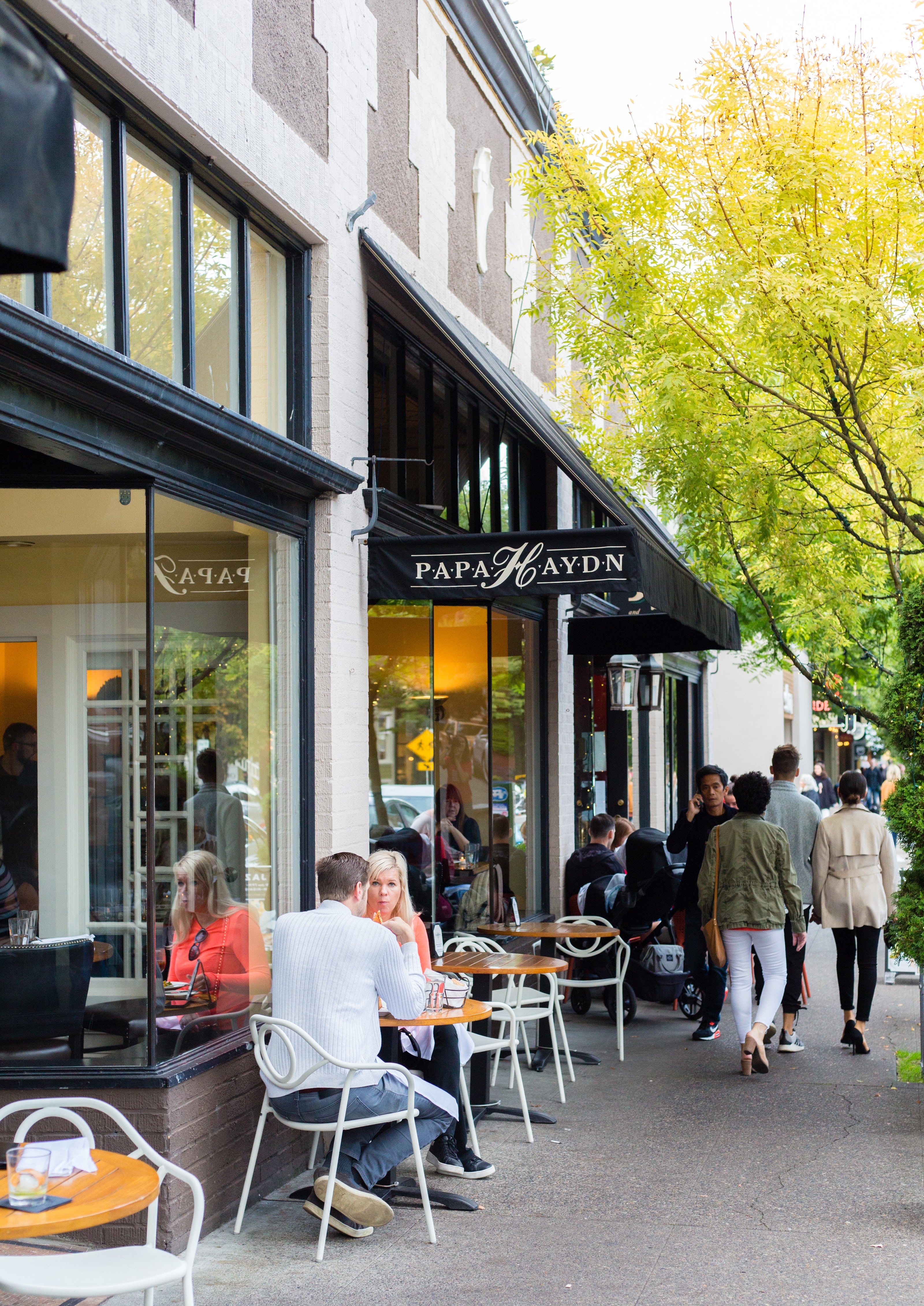 Sidewalk outdoor dining at Papa Haydn's Northwest 23rd Avenue restaurant in Portland