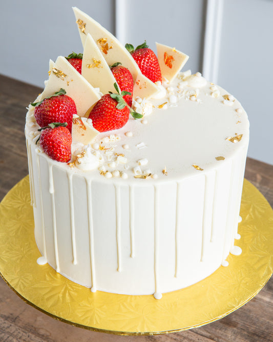 Deluxe Strawberry Champagne Cake